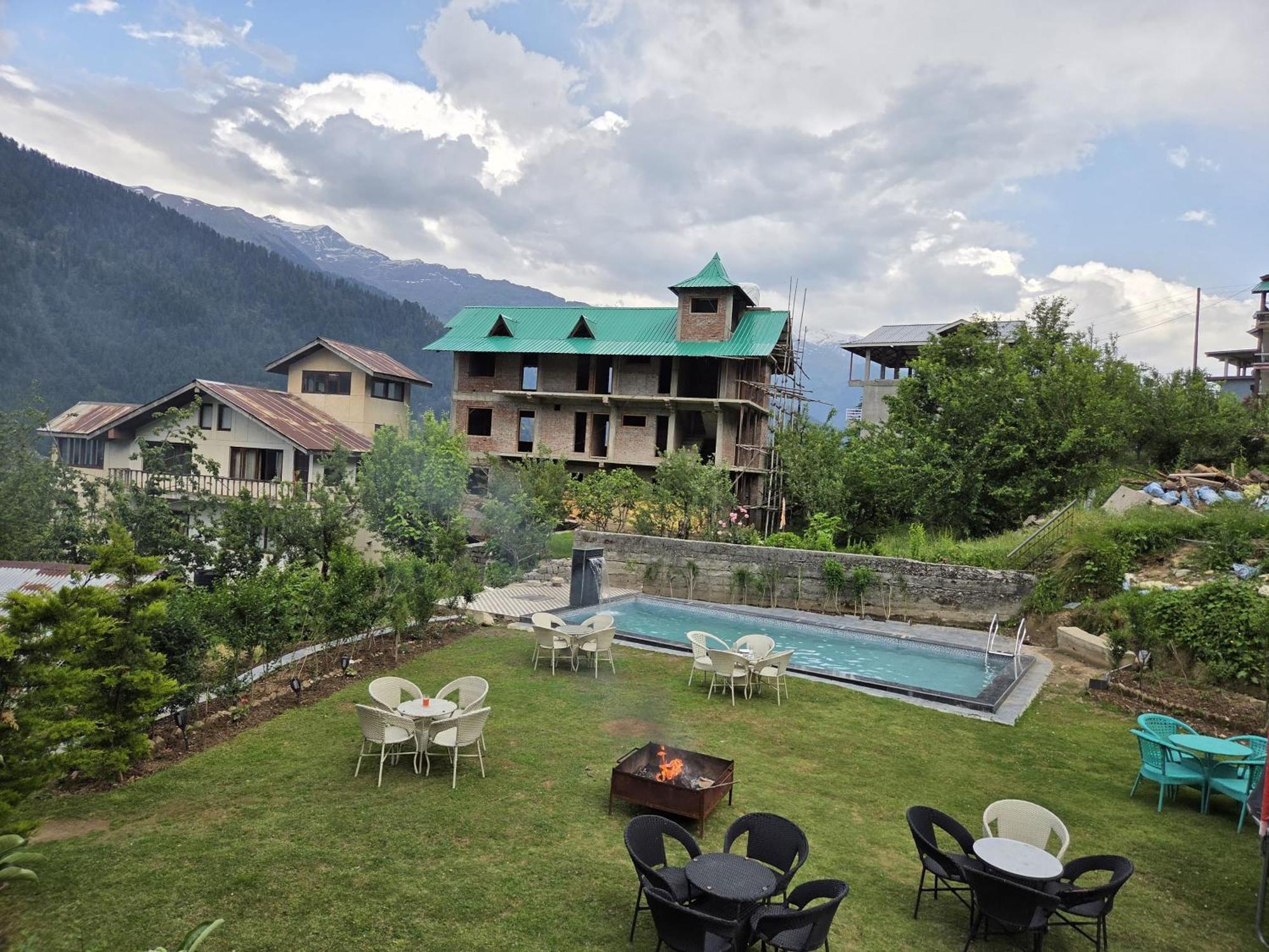 Smuggler Resort By West Western Near To Mall Road & Hadimba Temple # Swimming Pool#Free Pick From Volvo Bus Stand Manāli Dış mekan fotoğraf