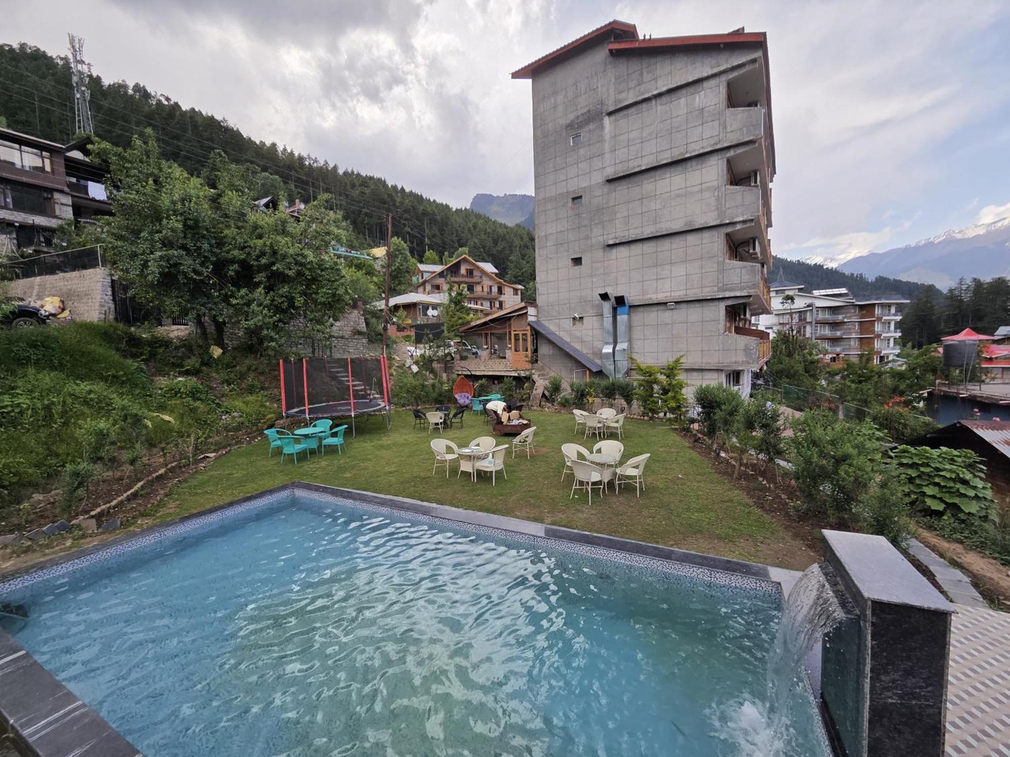 Smuggler Resort By West Western Near To Mall Road & Hadimba Temple # Swimming Pool#Free Pick From Volvo Bus Stand Manāli Dış mekan fotoğraf