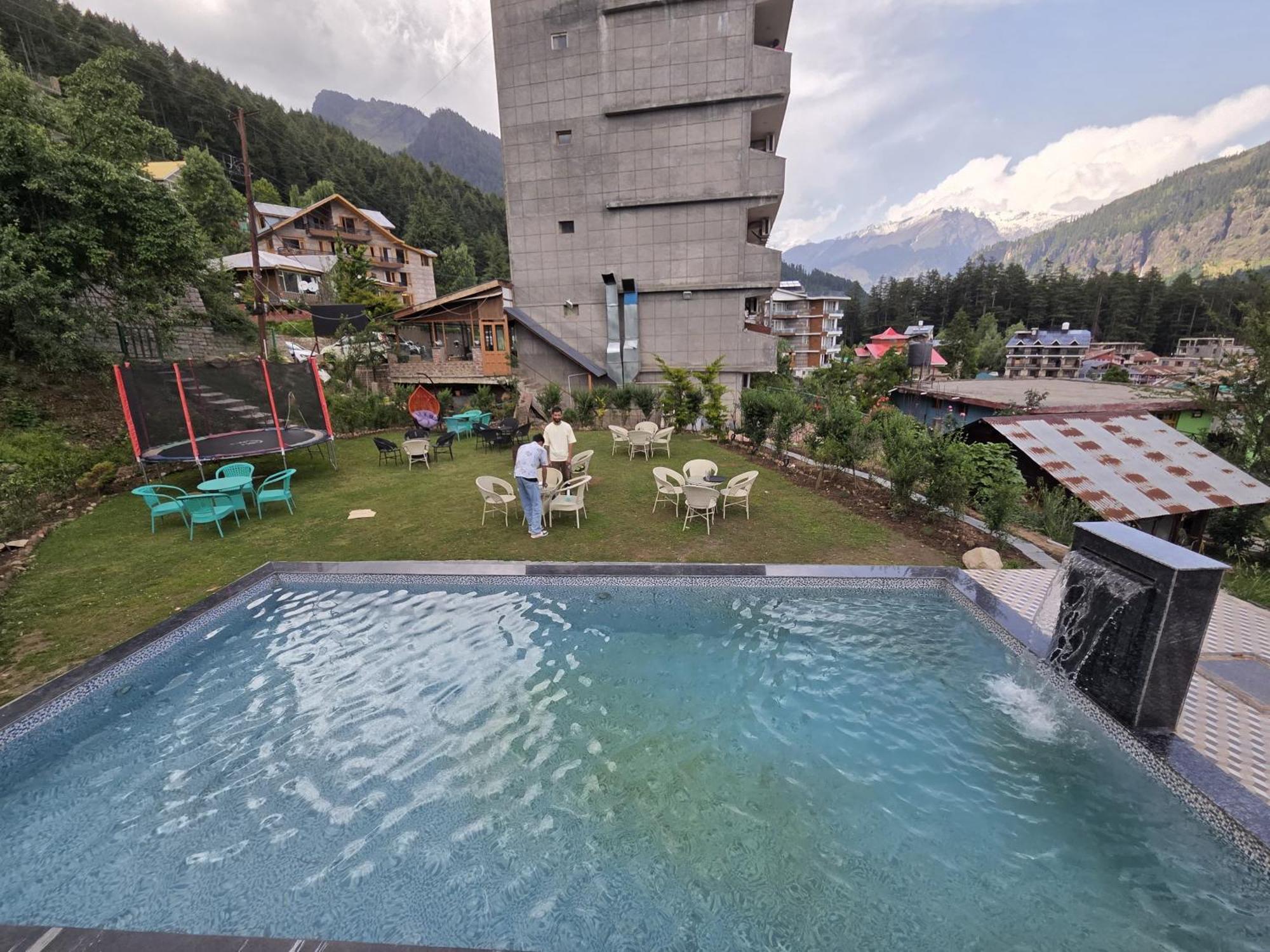 Smuggler Resort By West Western Near To Mall Road & Hadimba Temple # Swimming Pool#Free Pick From Volvo Bus Stand Manāli Dış mekan fotoğraf