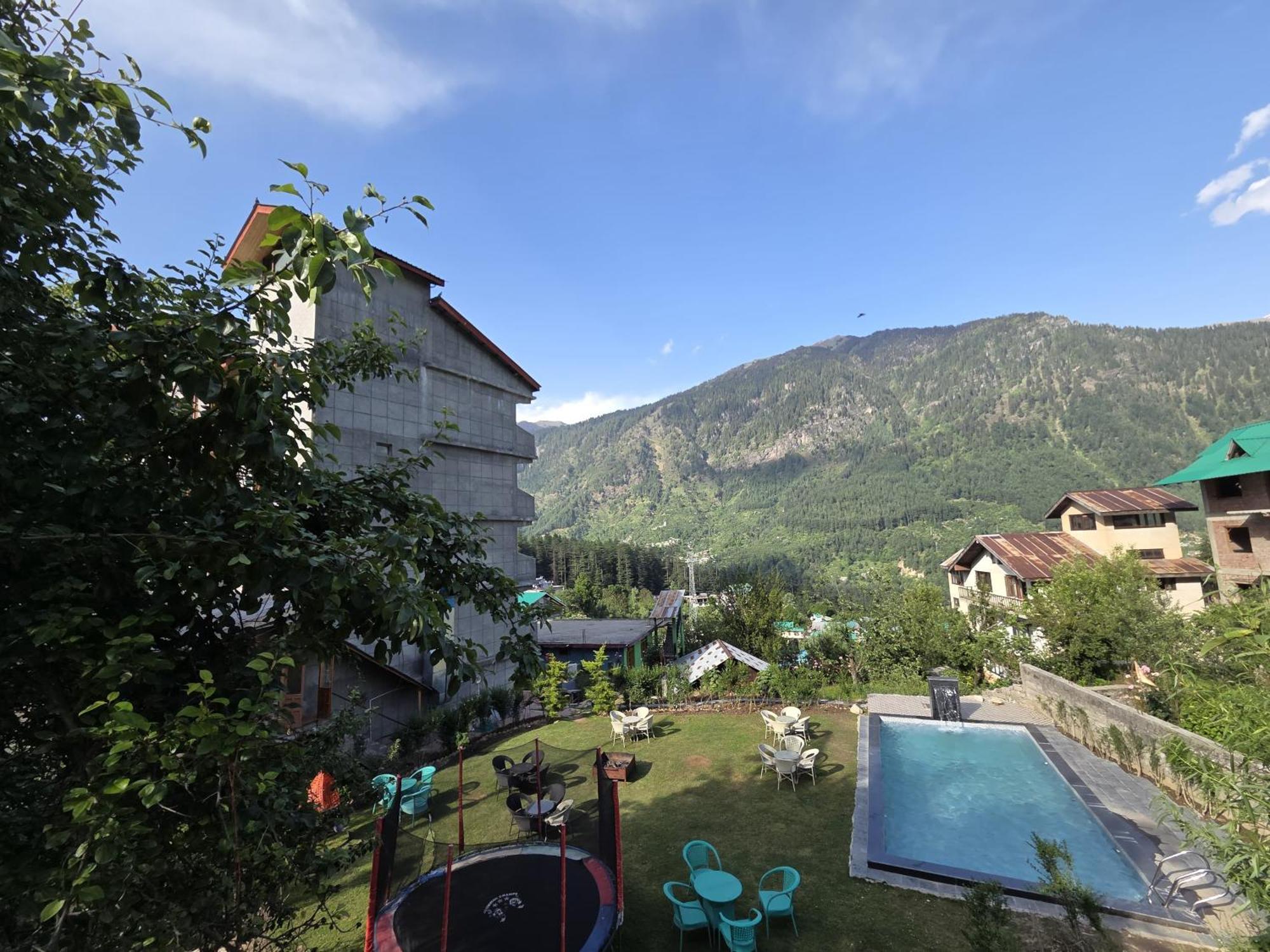 Smuggler Resort By West Western Near To Mall Road & Hadimba Temple # Swimming Pool#Free Pick From Volvo Bus Stand Manāli Dış mekan fotoğraf